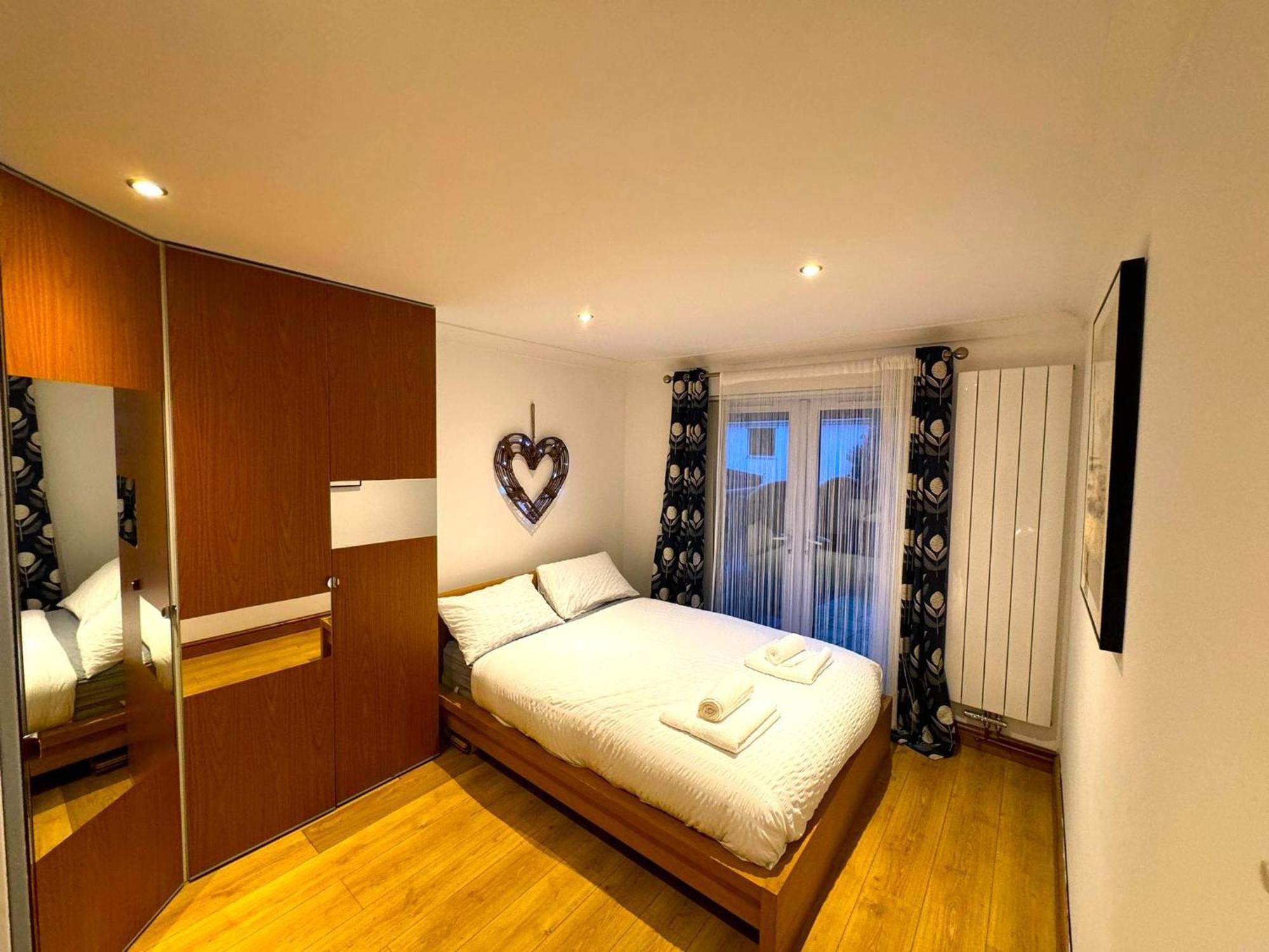 Dundridge Home - Morden Urban Living - Sleeps Up To 9 Guests & Private Parking For 2 Vehicles Bristol Exterior foto